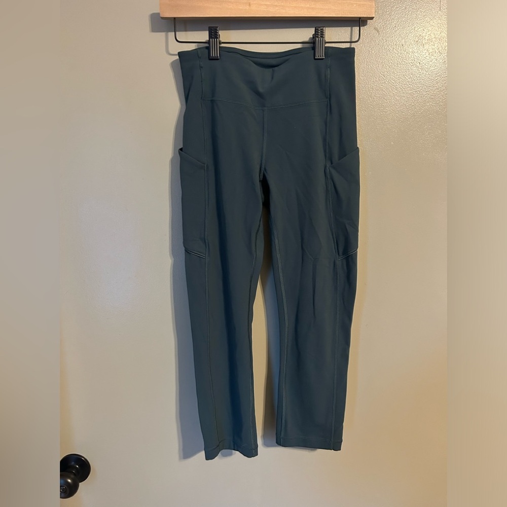 Lululemon speed up tight crop size 4 21 inch inseam